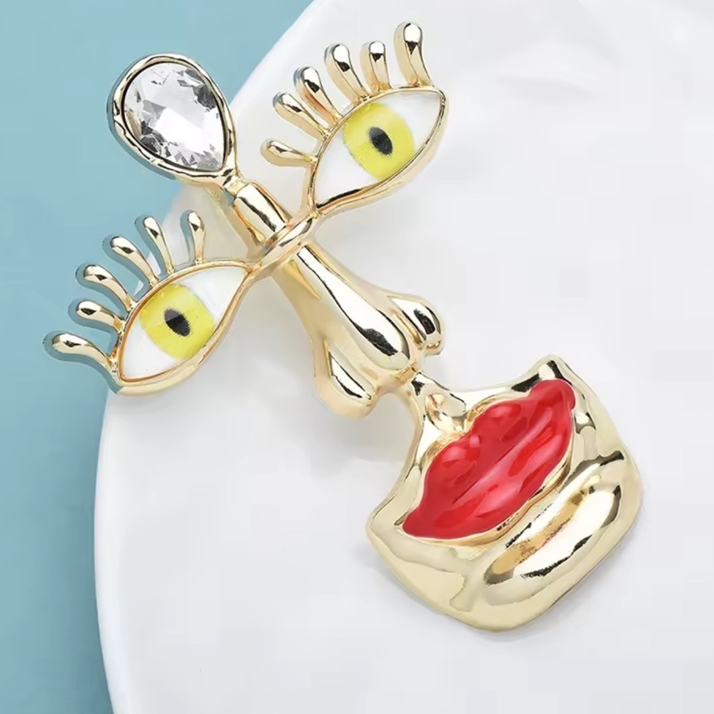 Abstract Face Brooch with Red Lips and Yellow Eyes - Picture 4 of 11